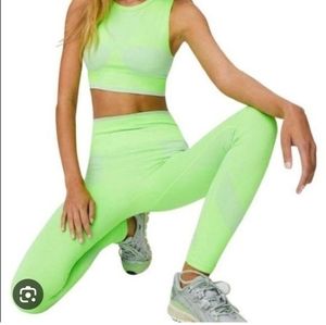 TNA aritzia ventura seemless neon green leggings